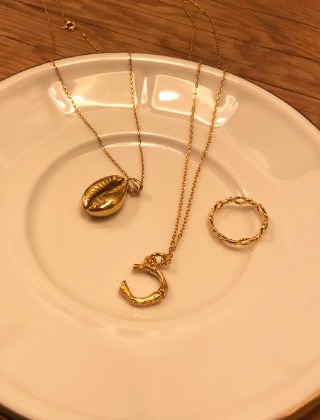작은 알파벳 목걸이 small alphabet necklace
