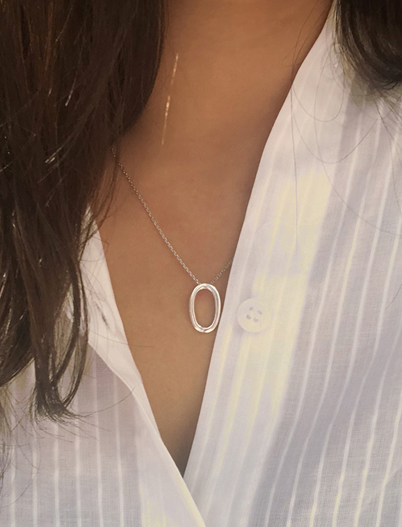 타원 테두리 목걸이 oval pendant necklace