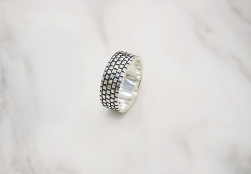 silver _ bricks ring 