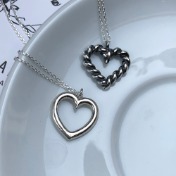테두리 하트 목걸이 heart necklaces